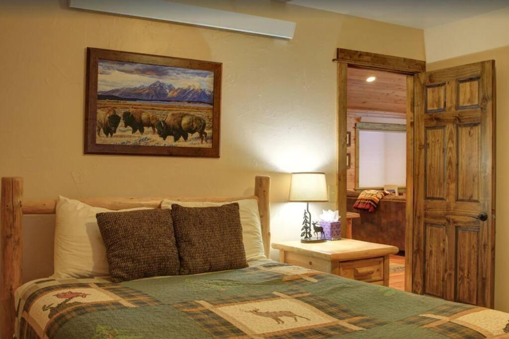 Fox Den Lodge เวสต์เยลโลว์สโตน ภายนอก รูปภาพ